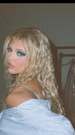 Vitória Malícia Atraente e Sedutora para Momentos Inesquecíveis