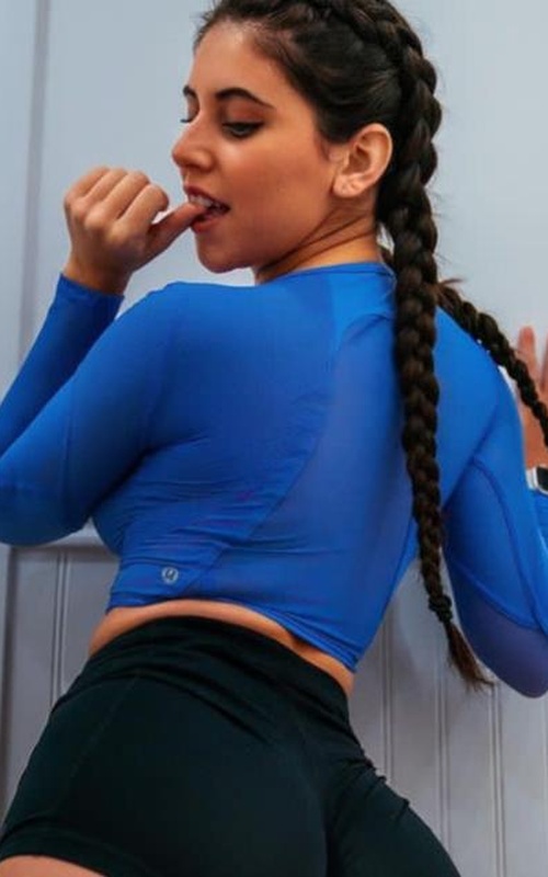 Flávia Carinhosa Desperte Seus Desejos com Elegância e Charme