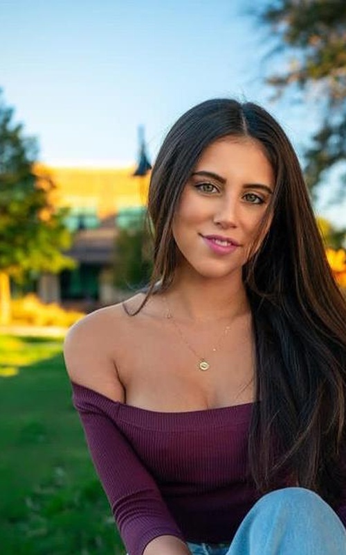 Descubra o Encanto Irresistível de Carol Brilhante Agora Mesmo